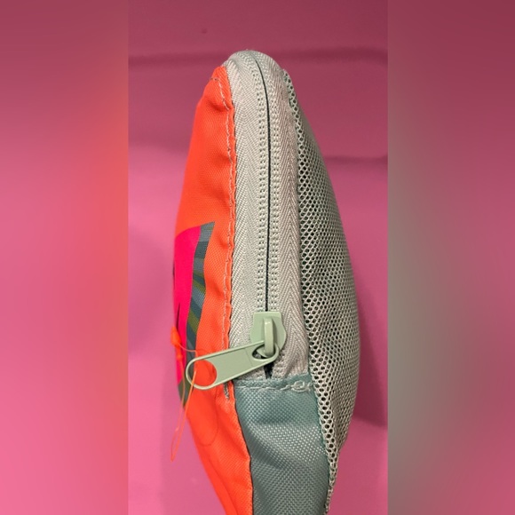 New Mesh Fold Up Beach Bag/Backpack - Picture 8 of 8